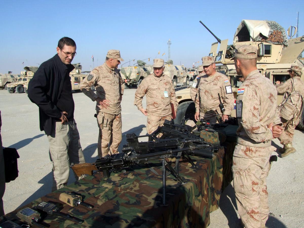 https://www.morh.hr/wp-content/gallery/07112012-ministar-obrane-u-posjetu-sastavnicama-20-hrvcon-isaf-na-sjeveru/mo_afg_07112012_2.jpg