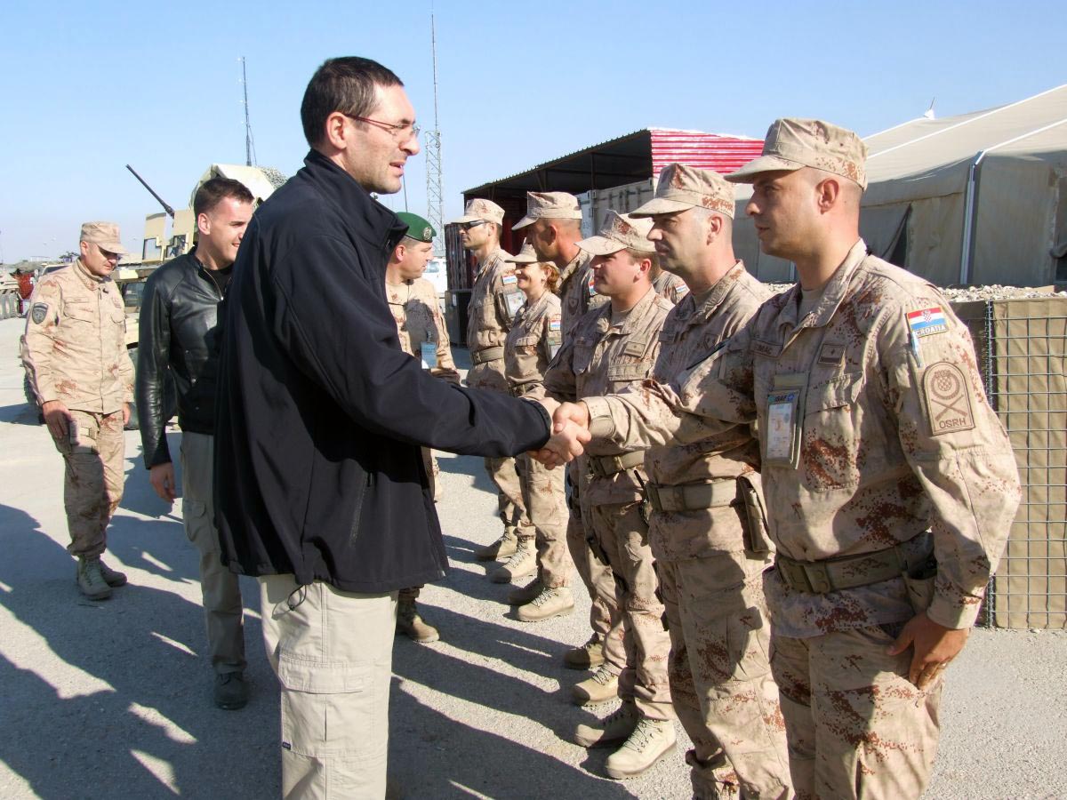 https://www.morh.hr/wp-content/gallery/07112012-ministar-obrane-u-posjetu-sastavnicama-20-hrvcon-isaf-na-sjeveru/mo_afg_07112012_3.jpg