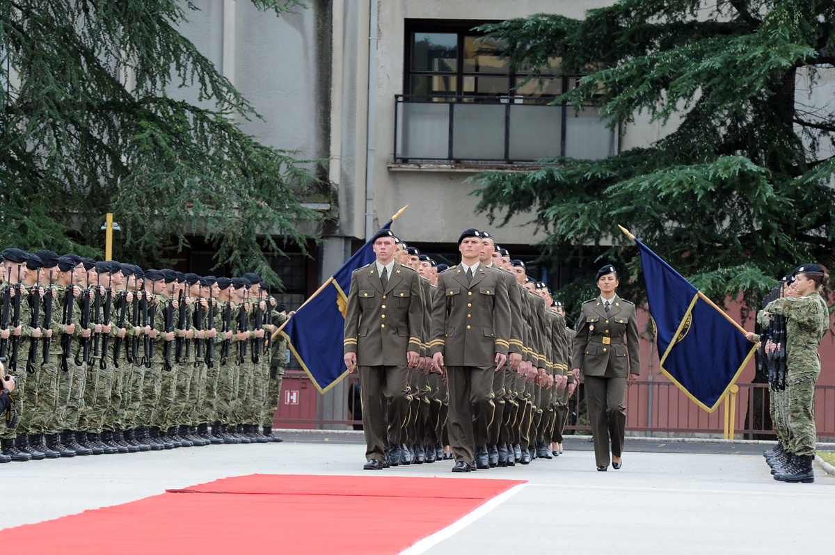 https://www.morh.hr/wp-content/gallery/108-kadeta-i-kadetkinja-polozilo-svecanu-prisegu-na-hvu/mco_8683.jpg