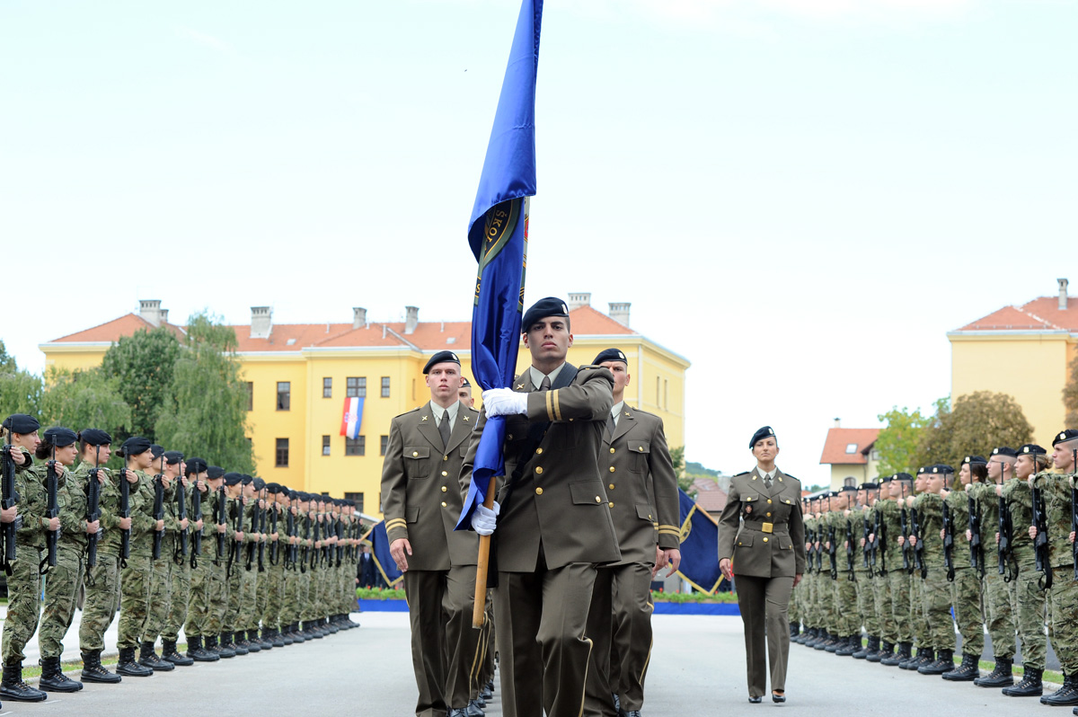 https://www.morh.hr/wp-content/gallery/108-kadeta-i-kadetkinja-polozilo-svecanu-prisegu-na-hvu/mco_9264.jpg
