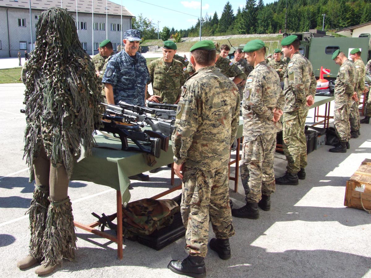 https://www.morh.hr/wp-content/gallery/13-obljetnica-bojne-za-specijalna-djelovanja/bsd_06092013_17.jpg