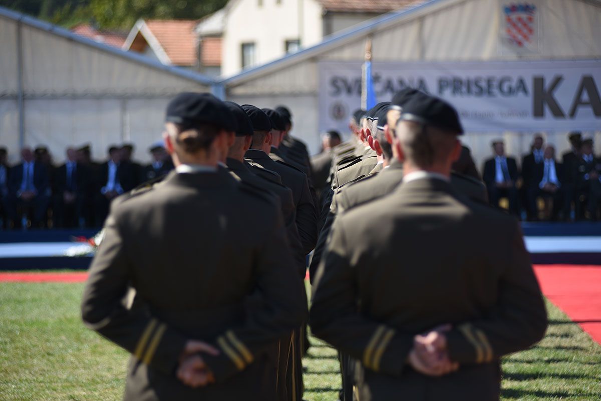 https://www.morh.hr/wp-content/gallery/17-narastaj-kadeta-polozio-svecanu-prisegu-u-kninu/prisega_kadeta_21092019_11.jpg