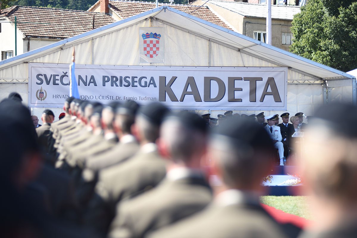 https://www.morh.hr/wp-content/gallery/17-narastaj-kadeta-polozio-svecanu-prisegu-u-kninu/prisega_kadeta_21092019_14.jpg