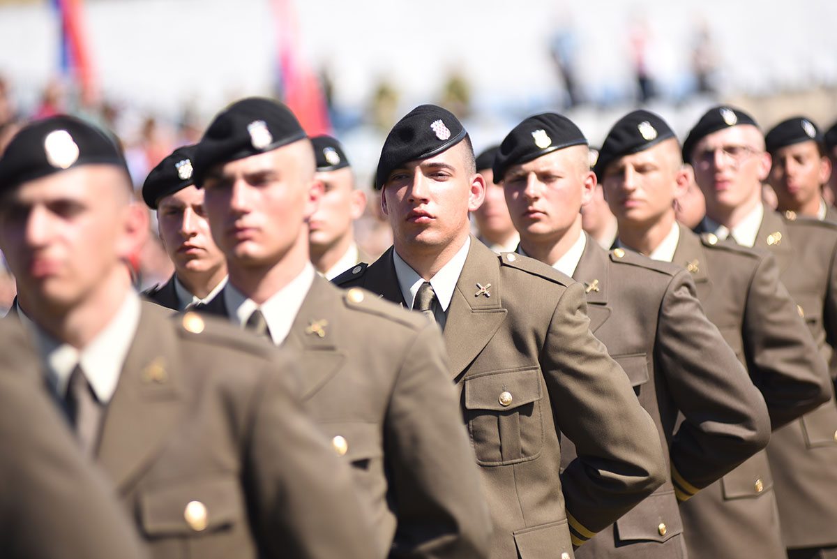 https://www.morh.hr/wp-content/gallery/17-narastaj-kadeta-polozio-svecanu-prisegu-u-kninu/prisega_kadeta_21092019_17.jpg