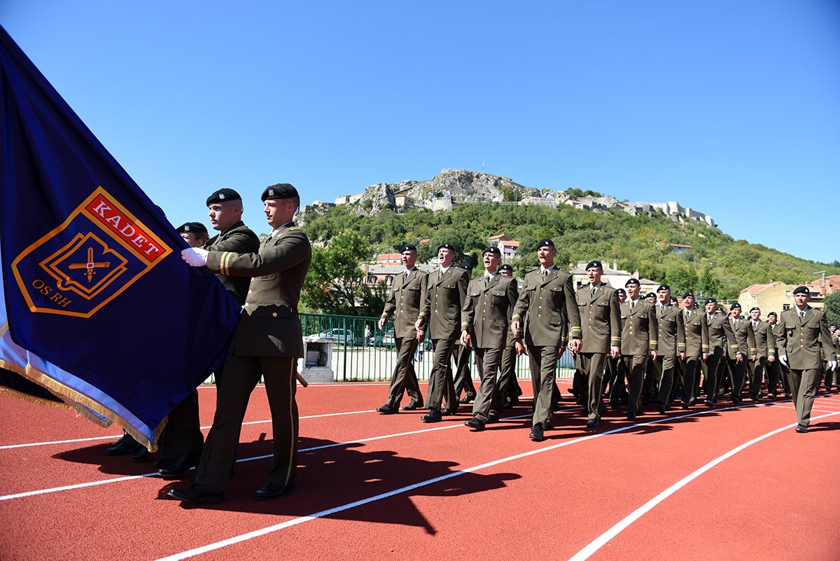 https://www.morh.hr/wp-content/gallery/17-narastaj-kadeta-polozio-svecanu-prisegu-u-kninu/prisega_kadeta_21092019_29.jpg