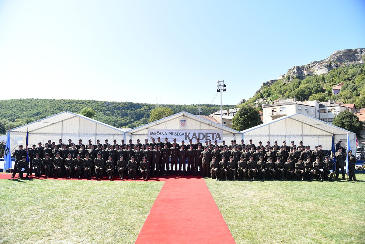 https://www.morh.hr/wp-content/gallery/17-narastaj-kadeta-polozio-svecanu-prisegu-u-kninu/prisega_kadeta_21092019_45.jpg
