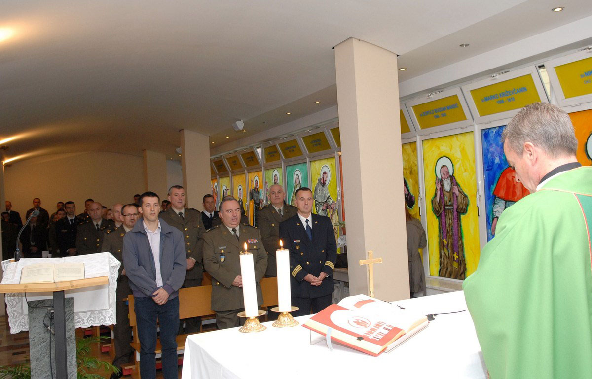 https://www.morh.hr/wp-content/gallery/17102012-obiljeena-19-obljetnica-zapovjedno-stoerne-kole-blago-zadro/blago_17102012_01.jpg