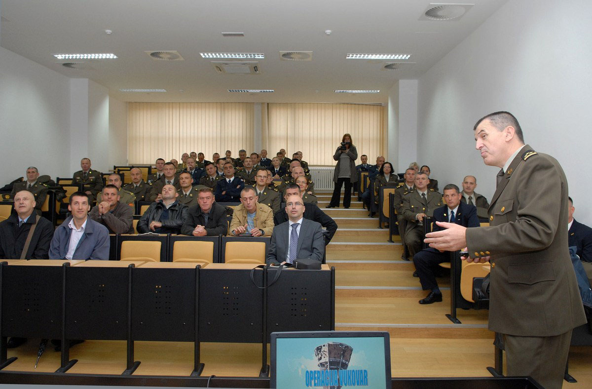 https://www.morh.hr/wp-content/gallery/17102012-obiljeena-19-obljetnica-zapovjedno-stoerne-kole-blago-zadro/blago_17102012_02.jpg