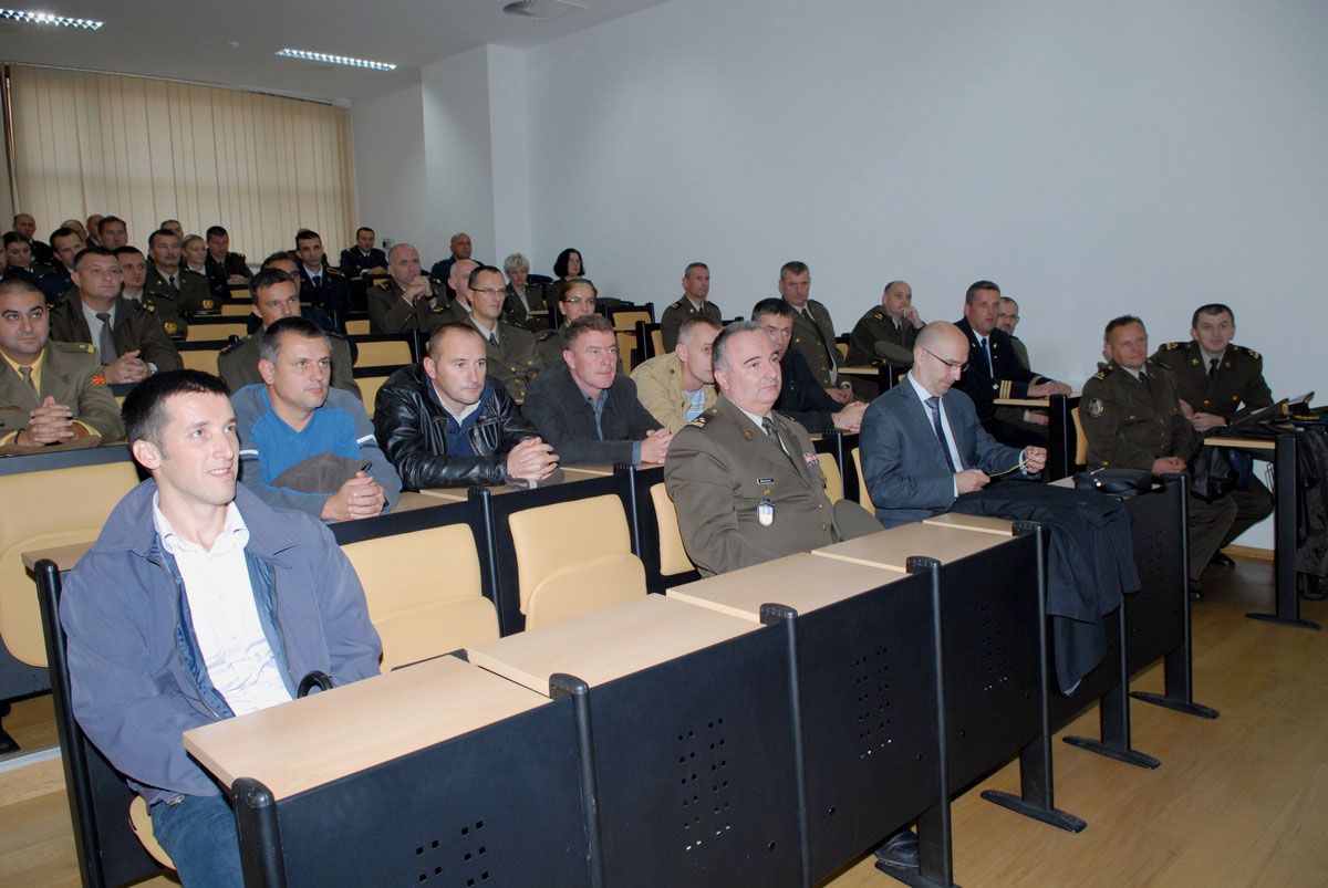 https://www.morh.hr/wp-content/gallery/17102012-obiljeena-19-obljetnica-zapovjedno-stoerne-kole-blago-zadro/blago_17102012_04.jpg