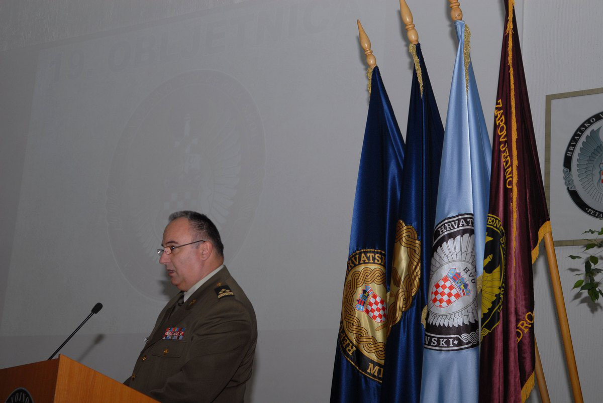 https://www.morh.hr/wp-content/gallery/17102012-obiljeena-19-obljetnica-zapovjedno-stoerne-kole-blago-zadro/blago_17102012_08.jpg