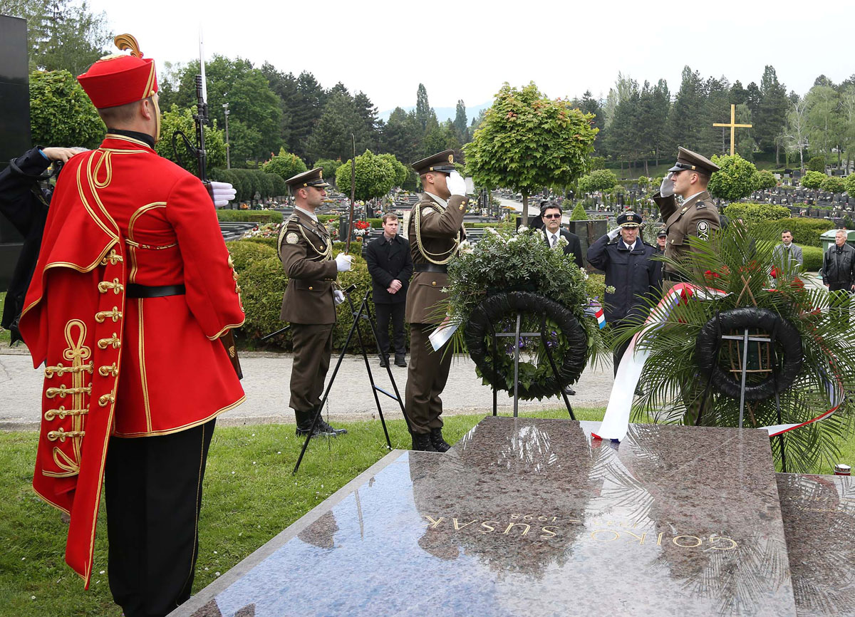 https://www.morh.hr/wp-content/gallery/18-godisnjica-smrti-gojka-suska-ratnog-ministra-obrane-rh/gsusak_03052016_07.jpg