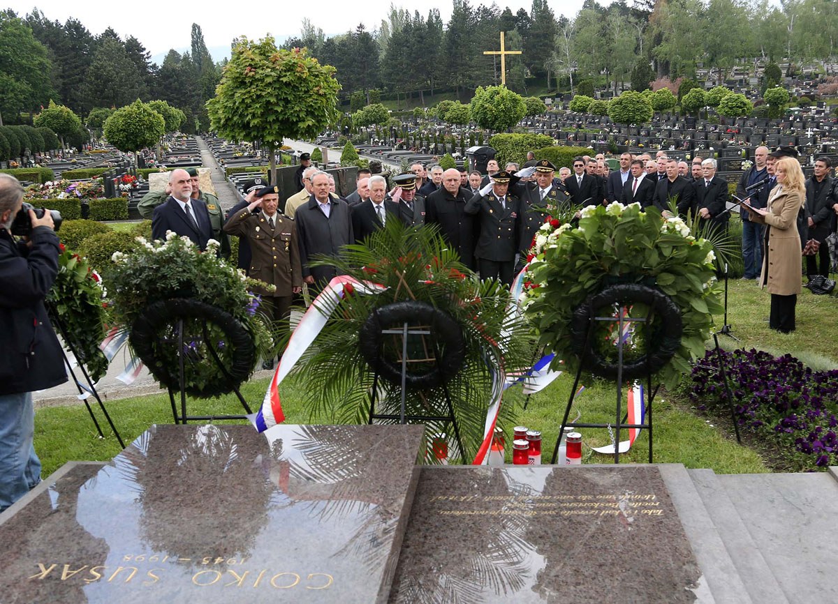 https://www.morh.hr/wp-content/gallery/18-godisnjica-smrti-gojka-suska-ratnog-ministra-obrane-rh/gsusak_03052016_11.jpg