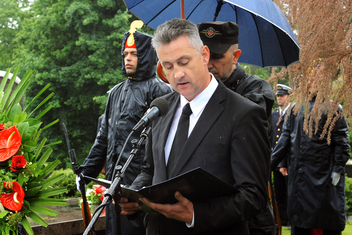 https://www.morh.hr/wp-content/gallery/19-godisnjica-smrti-ratnog-ministra-obrane-gojka-suska/susak_030562017_04.jpg
