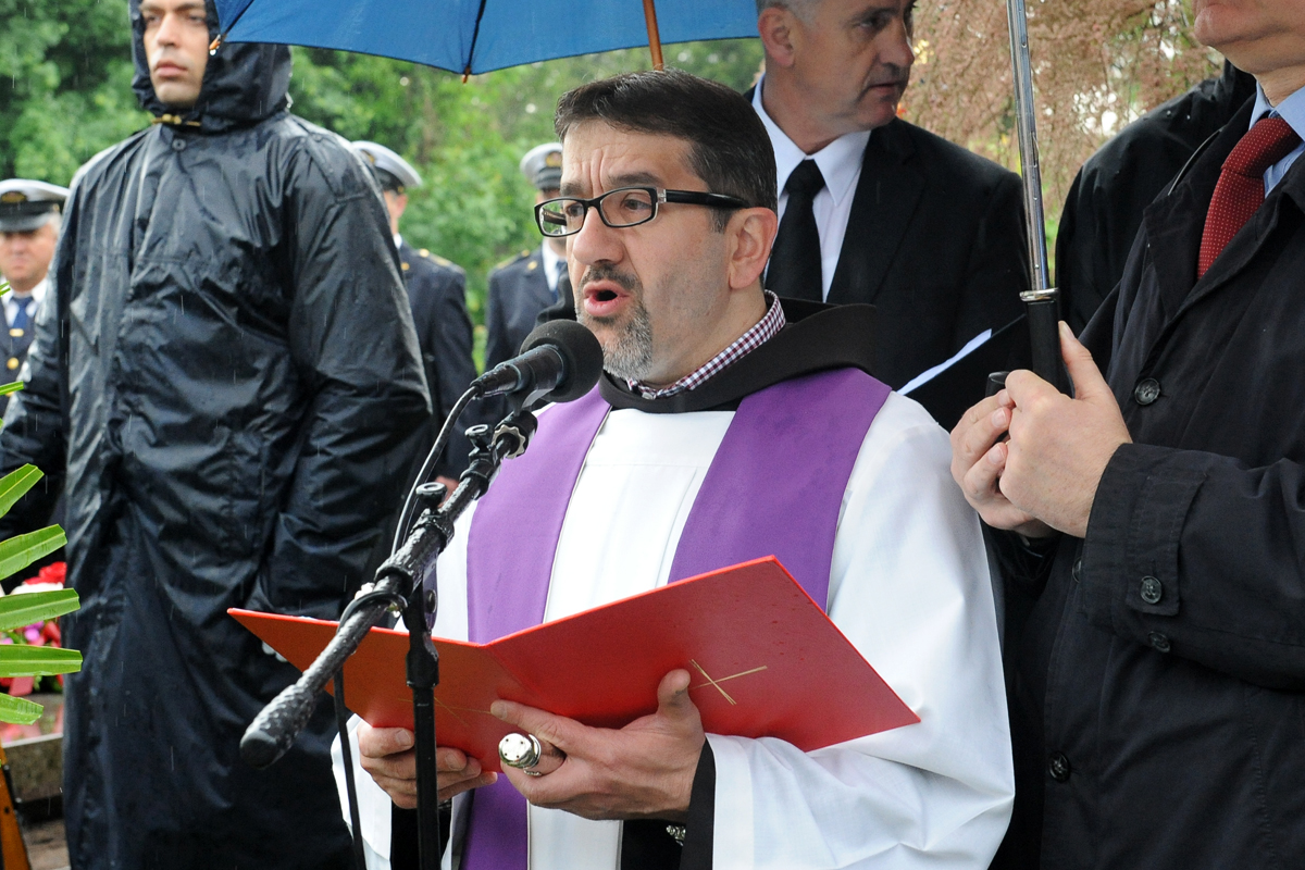 https://www.morh.hr/wp-content/gallery/19-godisnjica-smrti-ratnog-ministra-obrane-gojka-suska/susak_030562017_06.jpg