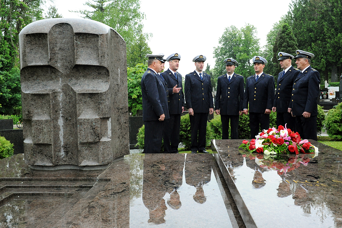 https://www.morh.hr/wp-content/gallery/19-godisnjica-smrti-ratnog-ministra-obrane-gojka-suska/susak_030562017_10.jpg