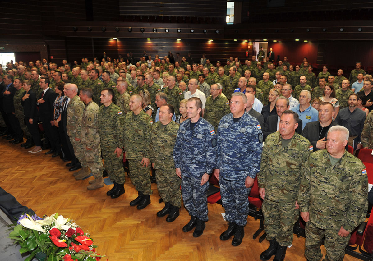 https://www.morh.hr/wp-content/gallery/20-godina-partnerstva-osrh-i-nacionalne-garde-minnesote/suradnja_01072016_15.jpg