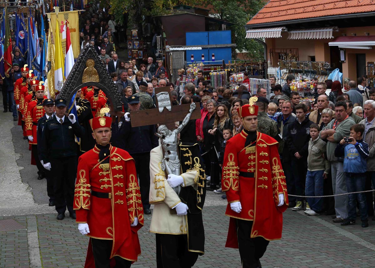 https://www.morh.hr/wp-content/gallery/21-vojno-redarstveno-hodocasce-u-mariju-bistric/misa_06102013_21.jpg