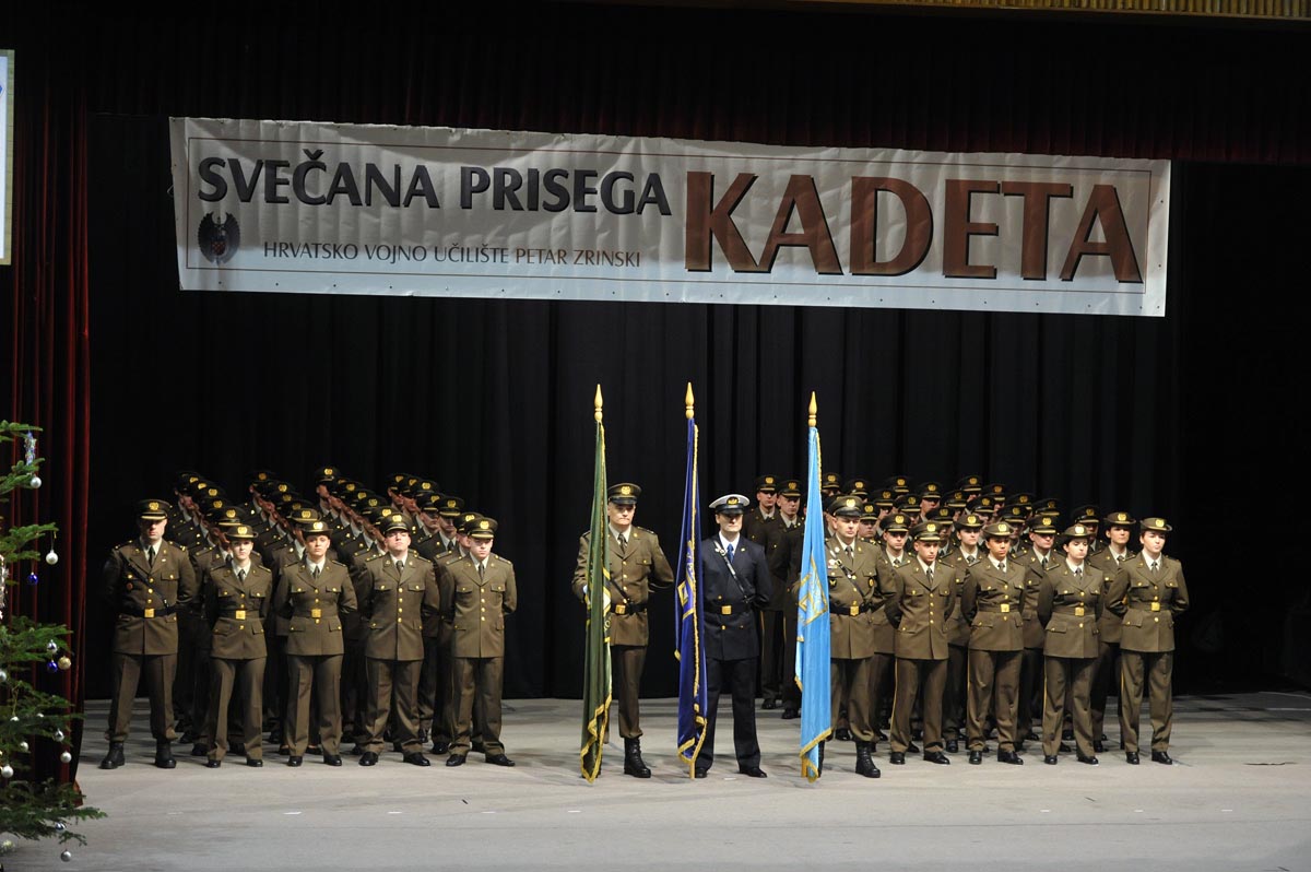https://www.morh.hr/wp-content/gallery/22-obljetnica-hvu-a-i-prisega-11-narastaja-kadeta/22_obljetnica_hvu_19122013_13.jpg