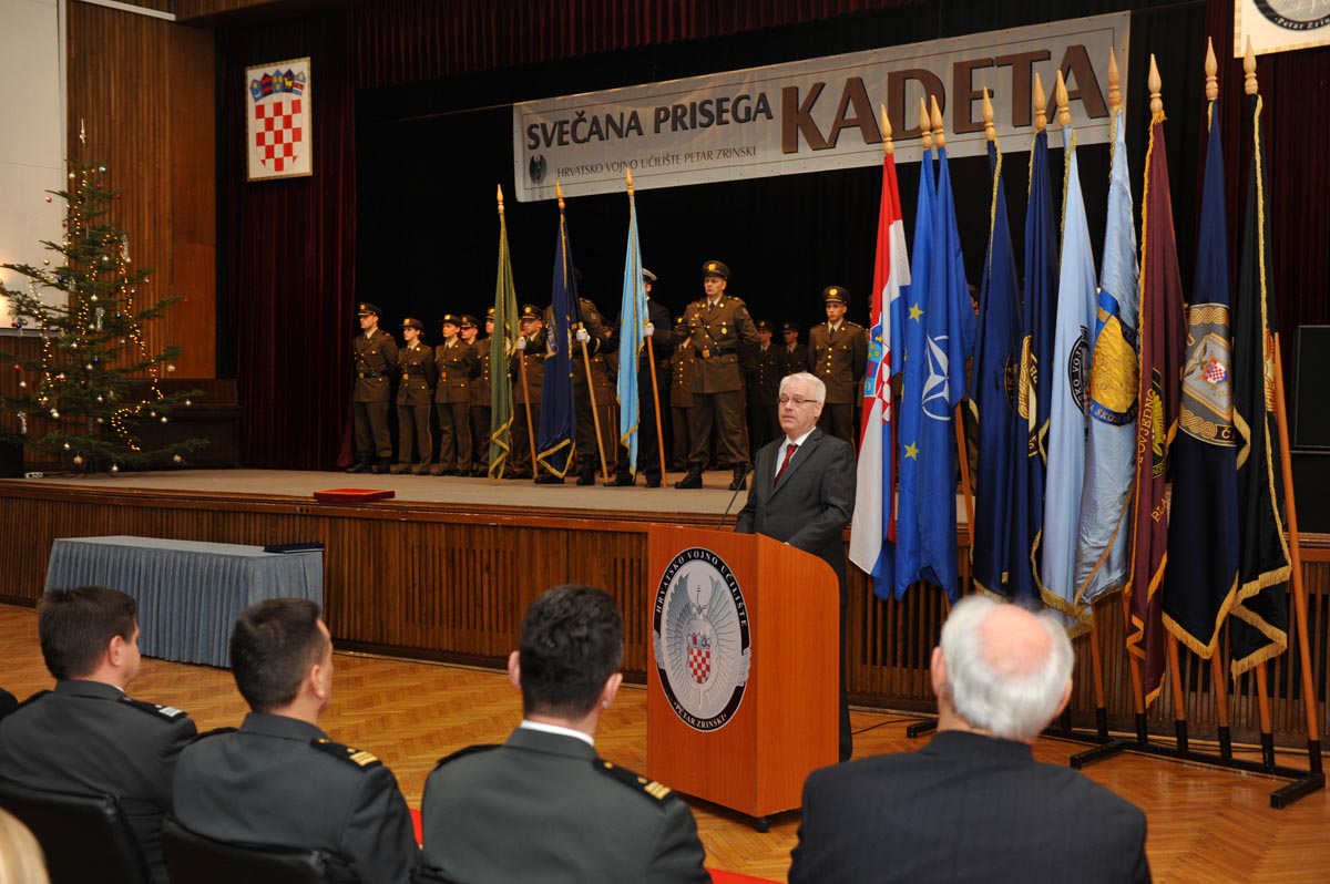 https://www.morh.hr/wp-content/gallery/22-obljetnica-hvu-a-i-prisega-11-narastaja-kadeta/22_obljetnica_hvu_19122013_14.jpg
