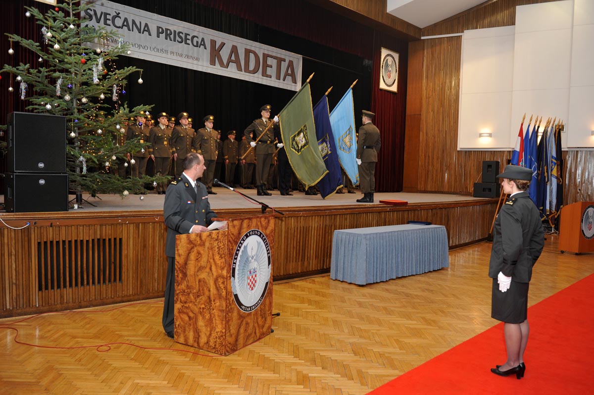https://www.morh.hr/wp-content/gallery/22-obljetnica-hvu-a-i-prisega-11-narastaja-kadeta/22_obljetnica_hvu_19122013_16.jpg