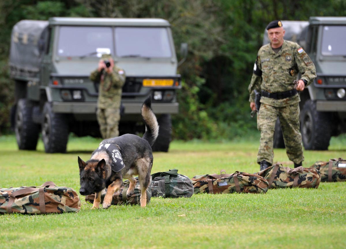 https://www.morh.hr/wp-content/gallery/22-obljetnica-vojne-policije-os-rh/obljetnica_vp_11092013_15.jpg