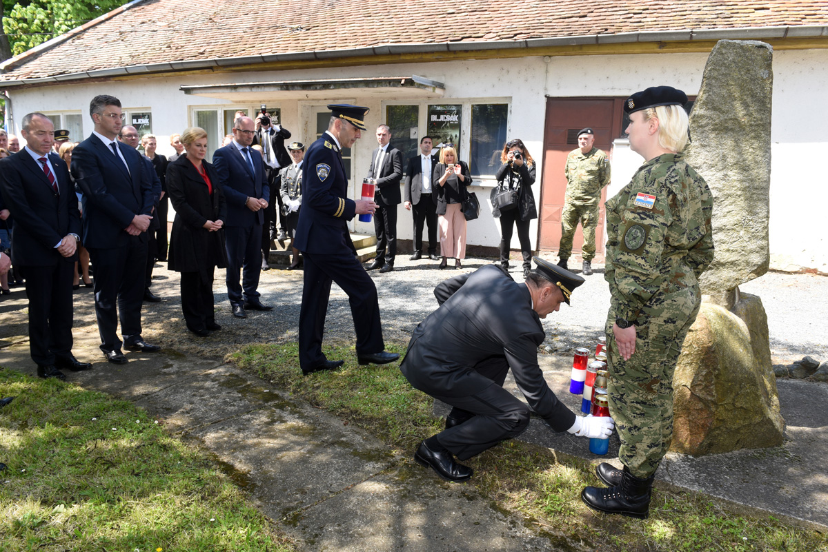 https://www.morh.hr/wp-content/gallery/22-obljetnica-vojno-redarstvene-operacije-bljesak-2017/bljesak_01052017_28.jpg