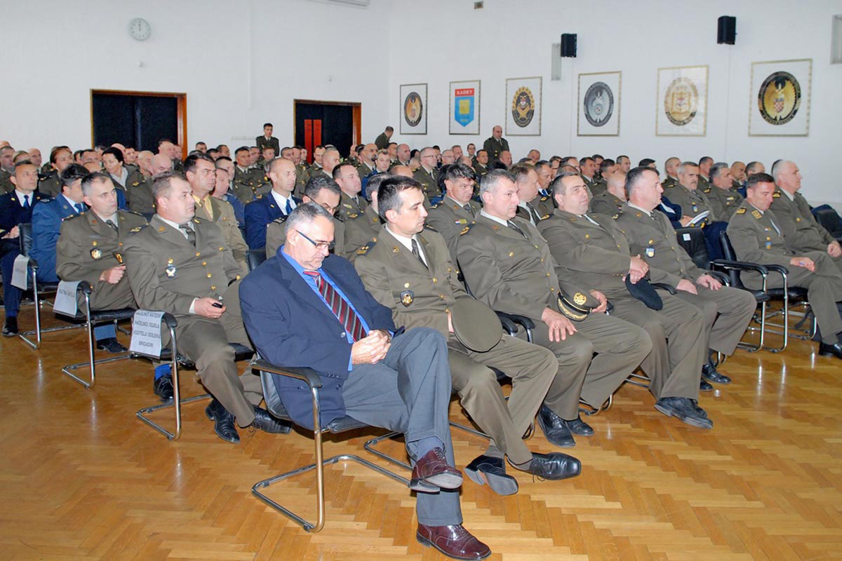 https://www.morh.hr/wp-content/gallery/23102012-predavanje-generala-undova-nato-nakon-sastanka-u-chicagu/sundov_23102012_2.jpg