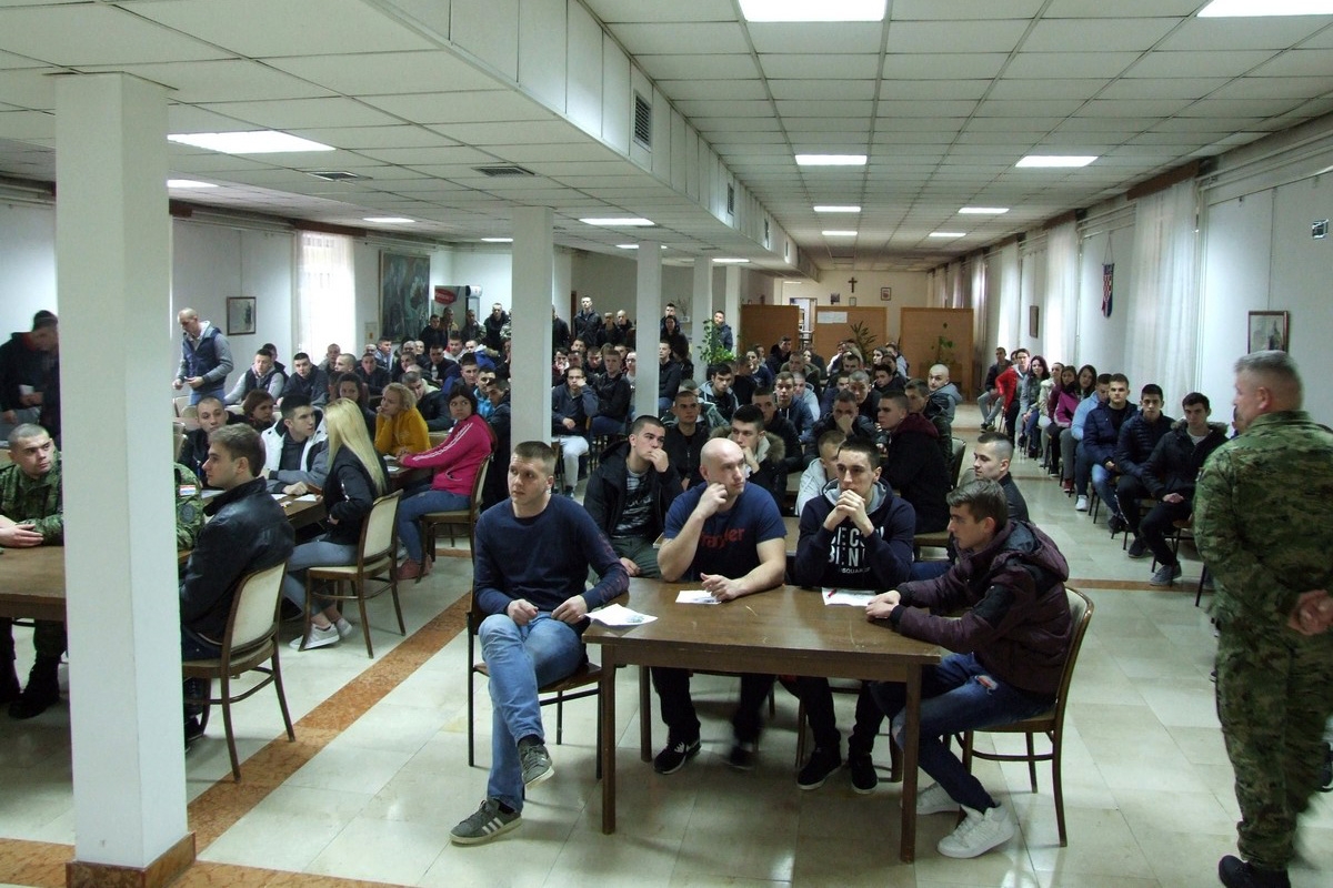 https://www.morh.hr/wp-content/gallery/24-narastaj-rocnika-na-dragovoljnom-vojnom-osposobljavanju/dragovoljno_vojno_osposobljavanje_250219_01.jpg