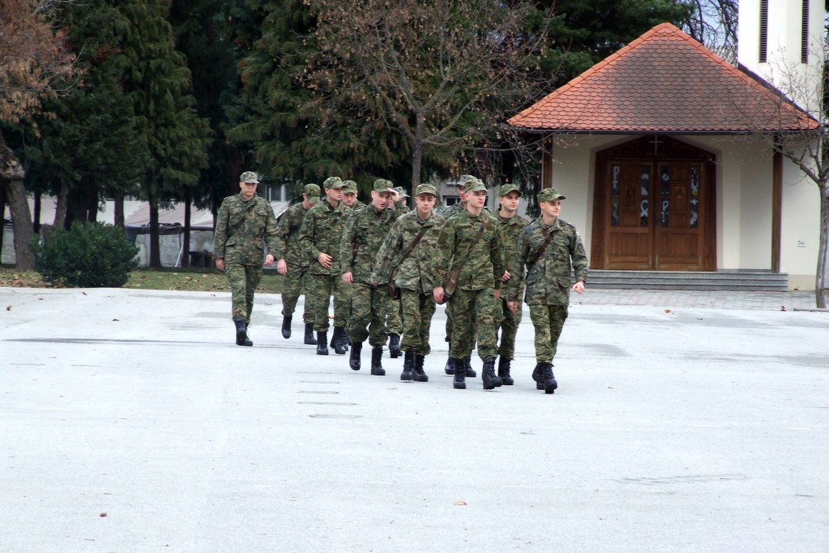 https://www.morh.hr/wp-content/gallery/24-narastaj-rocnika-na-dragovoljnom-vojnom-osposobljavanju/dragovoljno_vojno_osposobljavanje_250219_06.jpg