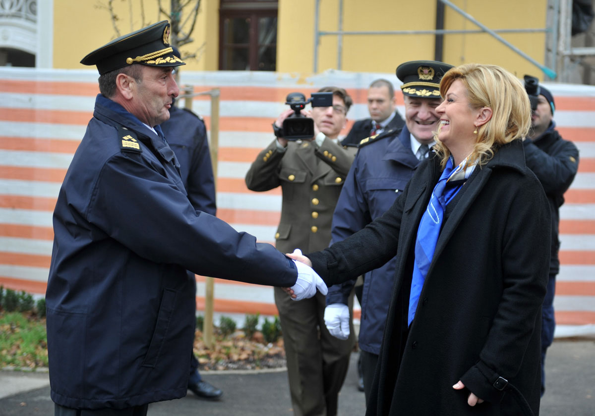 https://www.morh.hr/wp-content/gallery/24-obljetnica-osnutka-hrvatskog-vojnog-ucilista-dr-franjo-tudman/obljetnica_hvu_18122015_04.jpg