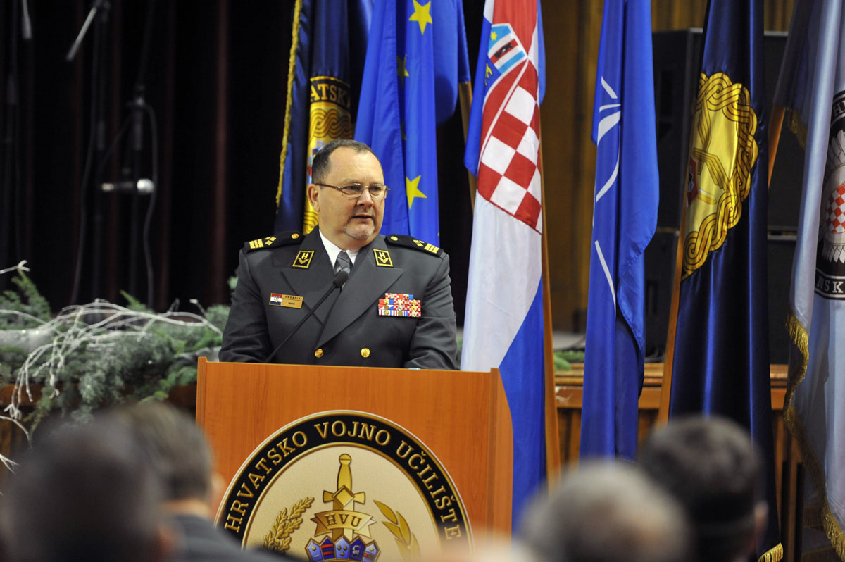 https://www.morh.hr/wp-content/gallery/24-obljetnica-osnutka-hrvatskog-vojnog-ucilista-dr-franjo-tudman/obljetnica_hvu_18122015_09.jpg