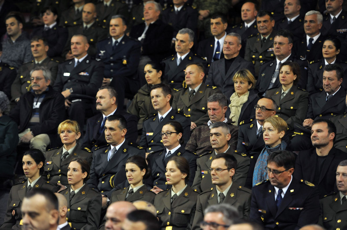 https://www.morh.hr/wp-content/gallery/24-obljetnica-osnutka-hrvatskog-vojnog-ucilista-dr-franjo-tudman/obljetnica_hvu_18122015_10.jpg