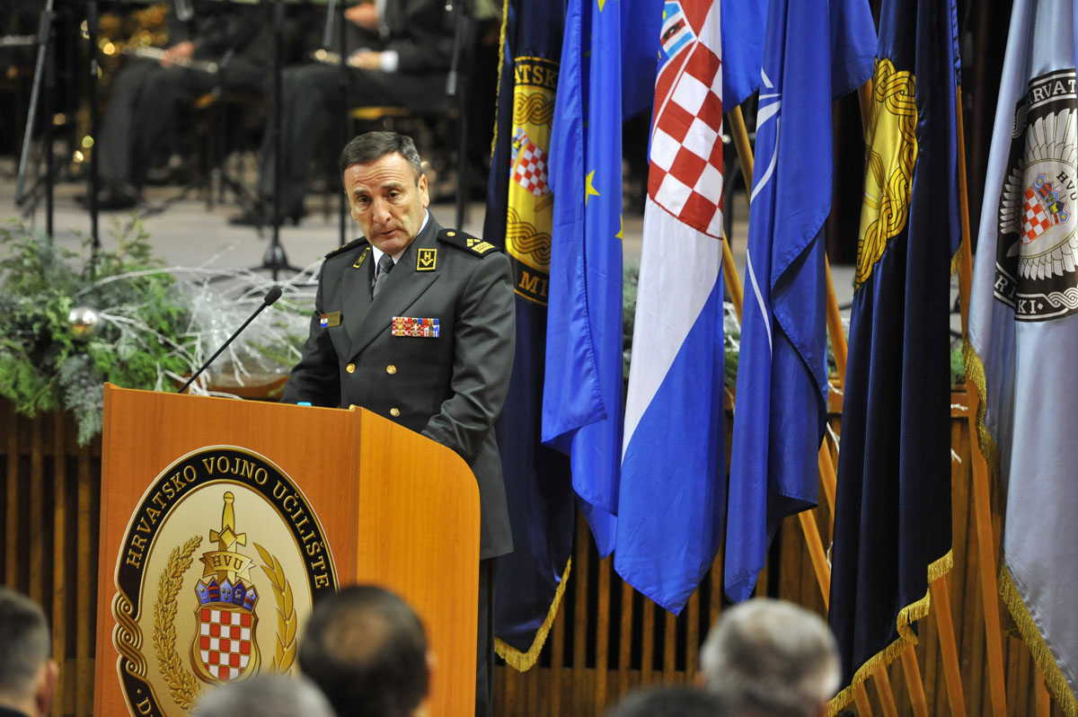 https://www.morh.hr/wp-content/gallery/24-obljetnica-osnutka-hrvatskog-vojnog-ucilista-dr-franjo-tudman/obljetnica_hvu_18122015_11.jpg