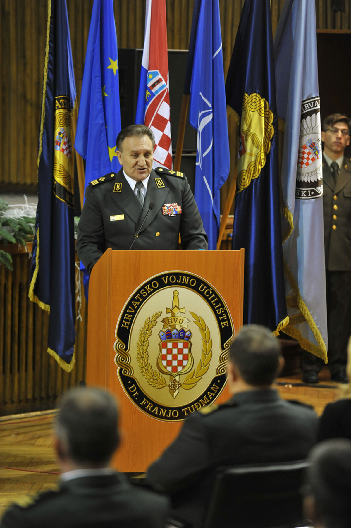 https://www.morh.hr/wp-content/gallery/24-obljetnica-osnutka-hrvatskog-vojnog-ucilista-dr-franjo-tudman/obljetnica_hvu_18122015_14.jpg