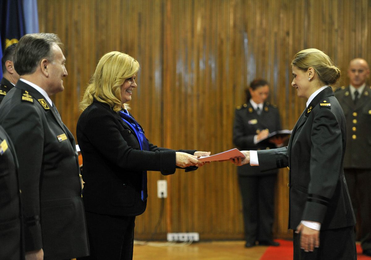 https://www.morh.hr/wp-content/gallery/24-obljetnica-osnutka-hrvatskog-vojnog-ucilista-dr-franjo-tudman/obljetnica_hvu_18122015_16.jpg