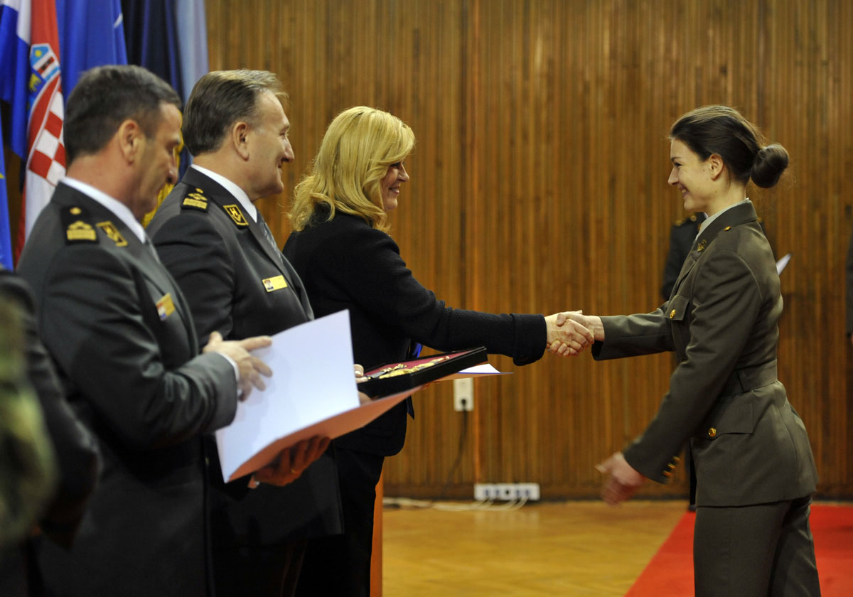 https://www.morh.hr/wp-content/gallery/24-obljetnica-osnutka-hrvatskog-vojnog-ucilista-dr-franjo-tudman/obljetnica_hvu_18122015_18.jpg