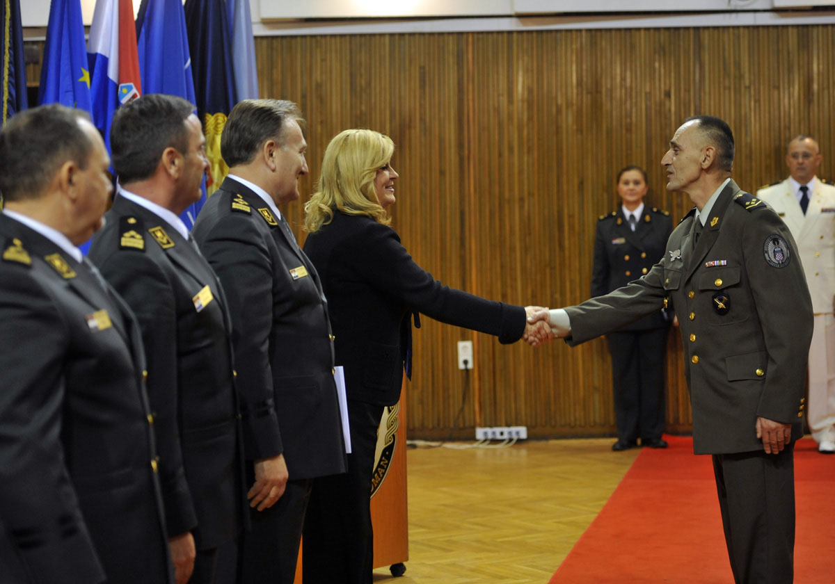 https://www.morh.hr/wp-content/gallery/24-obljetnica-osnutka-hrvatskog-vojnog-ucilista-dr-franjo-tudman/obljetnica_hvu_18122015_19.jpg