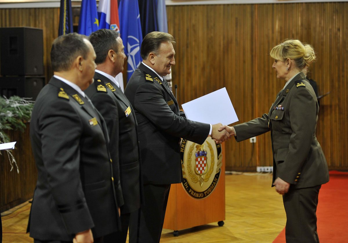 https://www.morh.hr/wp-content/gallery/24-obljetnica-osnutka-hrvatskog-vojnog-ucilista-dr-franjo-tudman/obljetnica_hvu_18122015_21.jpg
