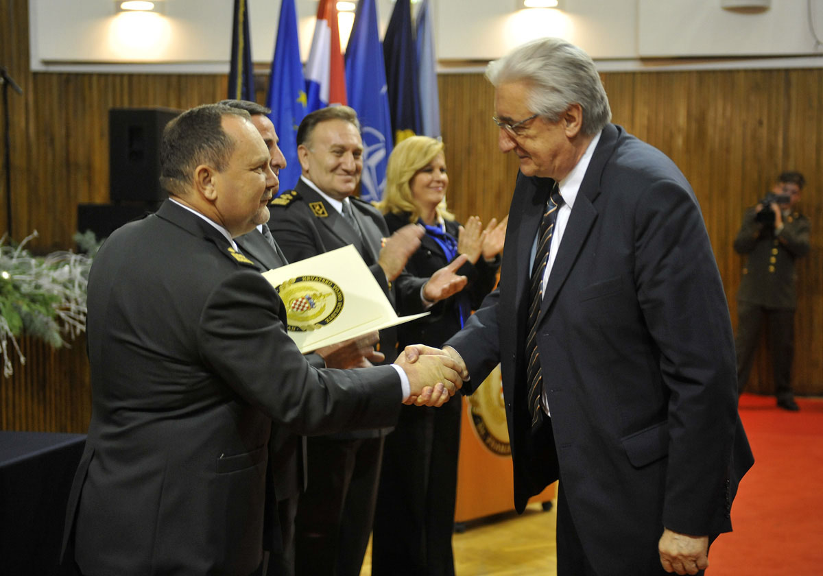 https://www.morh.hr/wp-content/gallery/24-obljetnica-osnutka-hrvatskog-vojnog-ucilista-dr-franjo-tudman/obljetnica_hvu_18122015_22.jpg