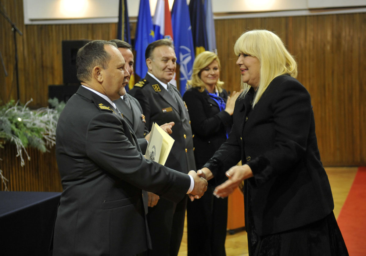 https://www.morh.hr/wp-content/gallery/24-obljetnica-osnutka-hrvatskog-vojnog-ucilista-dr-franjo-tudman/obljetnica_hvu_18122015_23.jpg