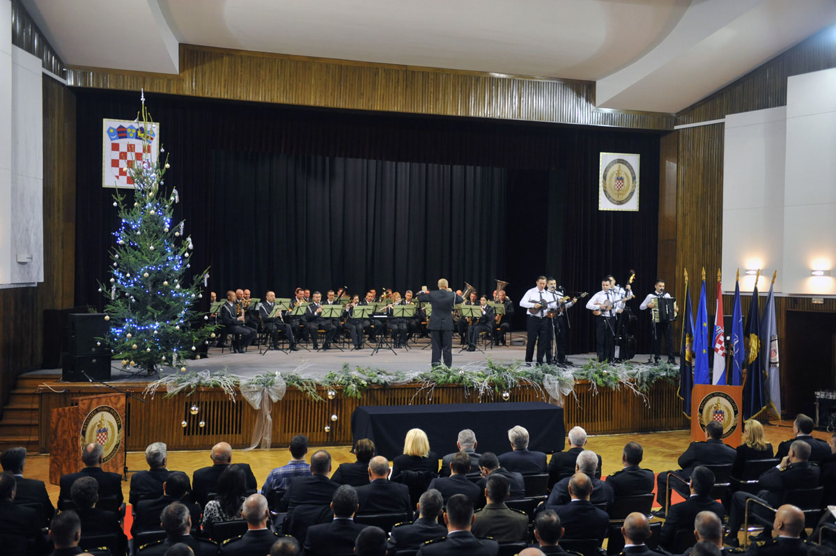 https://www.morh.hr/wp-content/gallery/24-obljetnica-osnutka-hrvatskog-vojnog-ucilista-dr-franjo-tudman/obljetnica_hvu_18122015_26.jpg