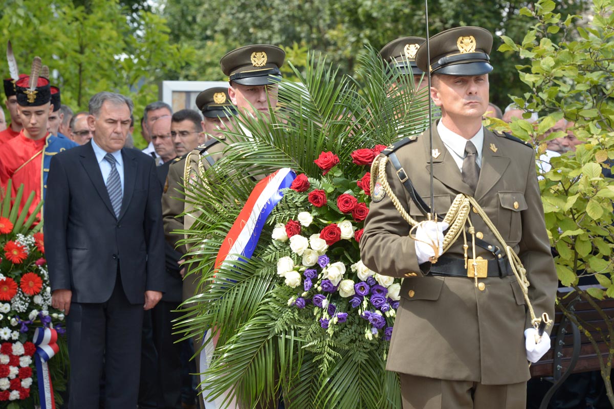 https://www.morh.hr/wp-content/gallery/25-godisnjica-pogibije-policijskih-sluzbenika-pp-beli-manastir/beli_manastir_13082016-12.jpg