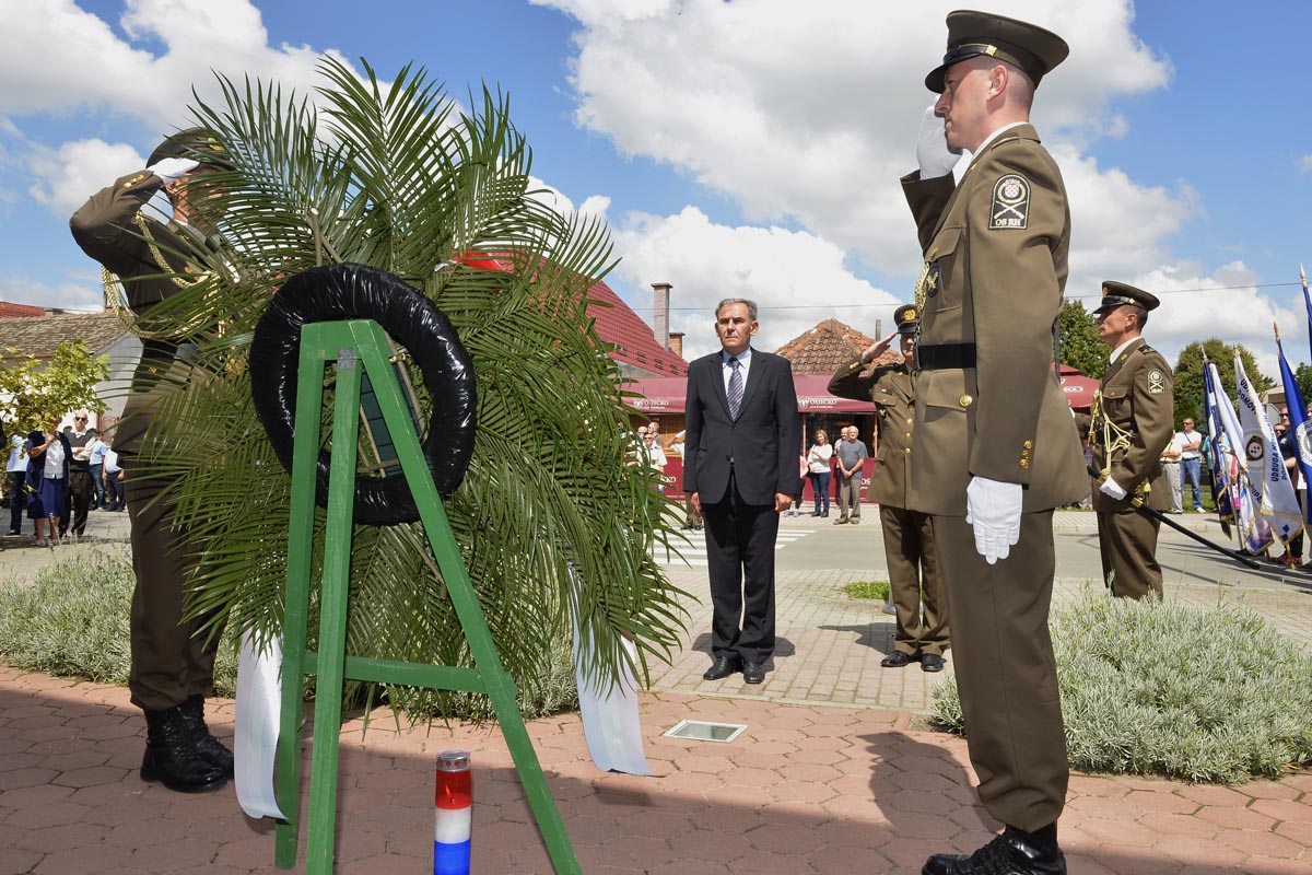 https://www.morh.hr/wp-content/gallery/25-godisnjica-pogibije-policijskih-sluzbenika-pp-beli-manastir/beli_manastir_13082016-17.jpg