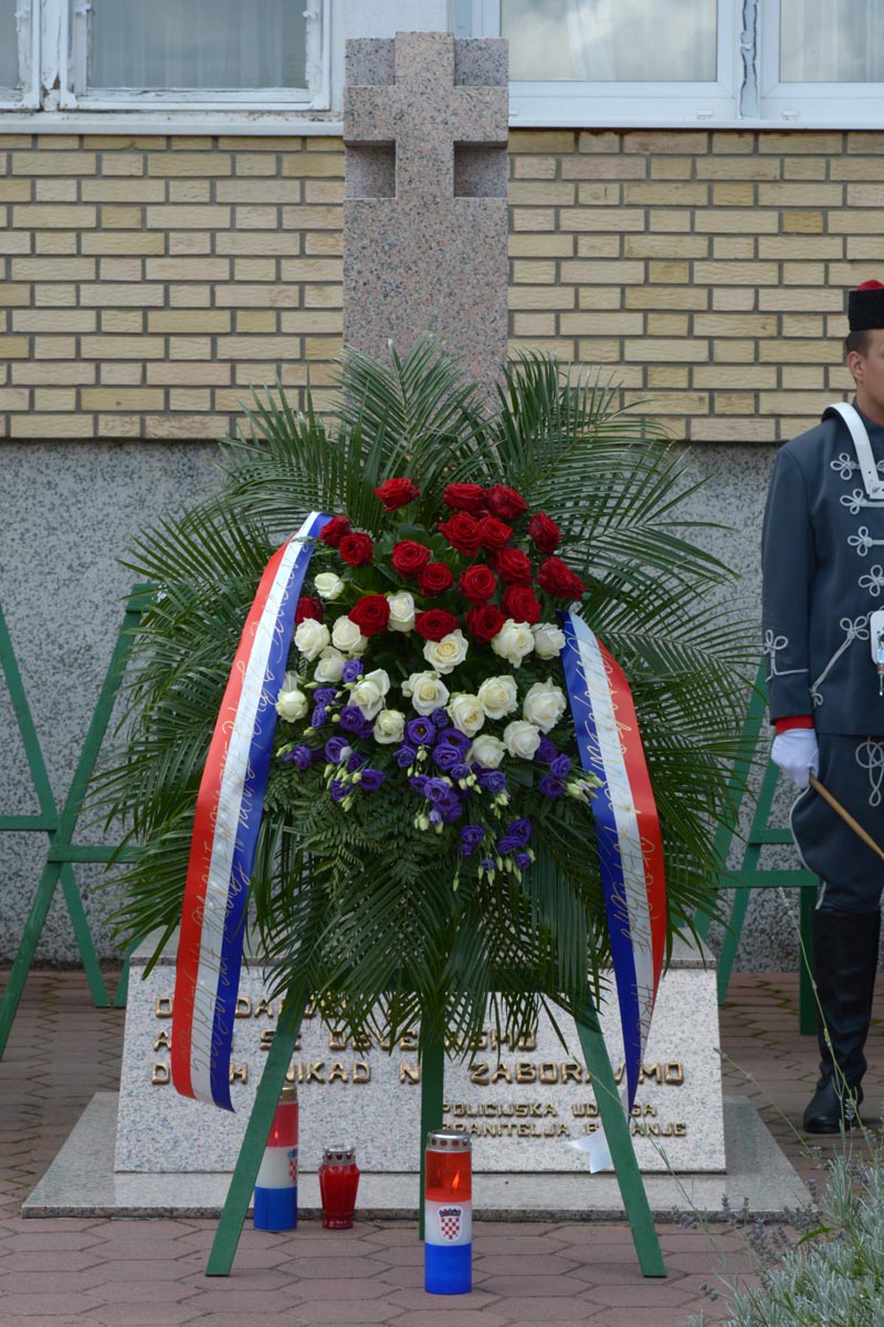 https://www.morh.hr/wp-content/gallery/25-godisnjica-pogibije-policijskih-sluzbenika-pp-beli-manastir/beli_manastir_13082016-18.jpg