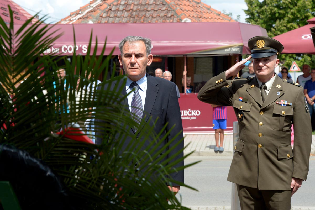 https://www.morh.hr/wp-content/gallery/25-godisnjica-pogibije-policijskih-sluzbenika-pp-beli-manastir/beli_manastir_13082016-19.jpg