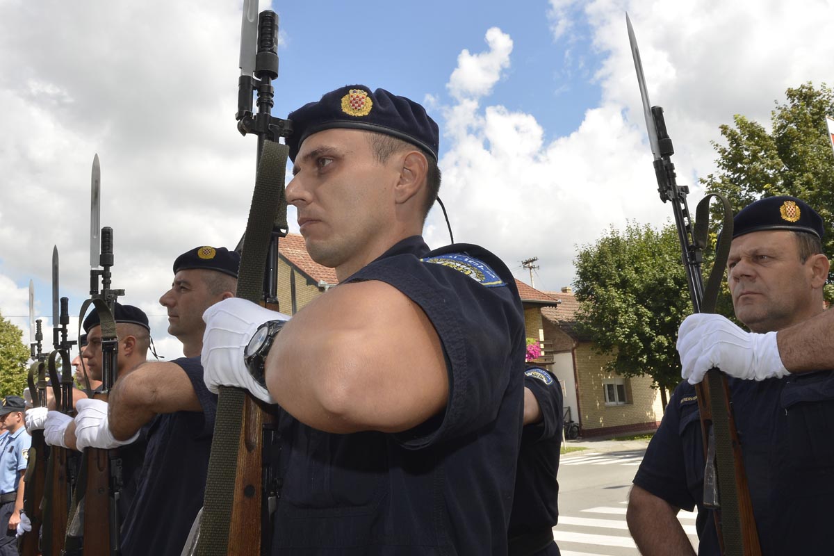 https://www.morh.hr/wp-content/gallery/25-godisnjica-pogibije-policijskih-sluzbenika-pp-beli-manastir/beli_manastir_13082016-21.jpg
