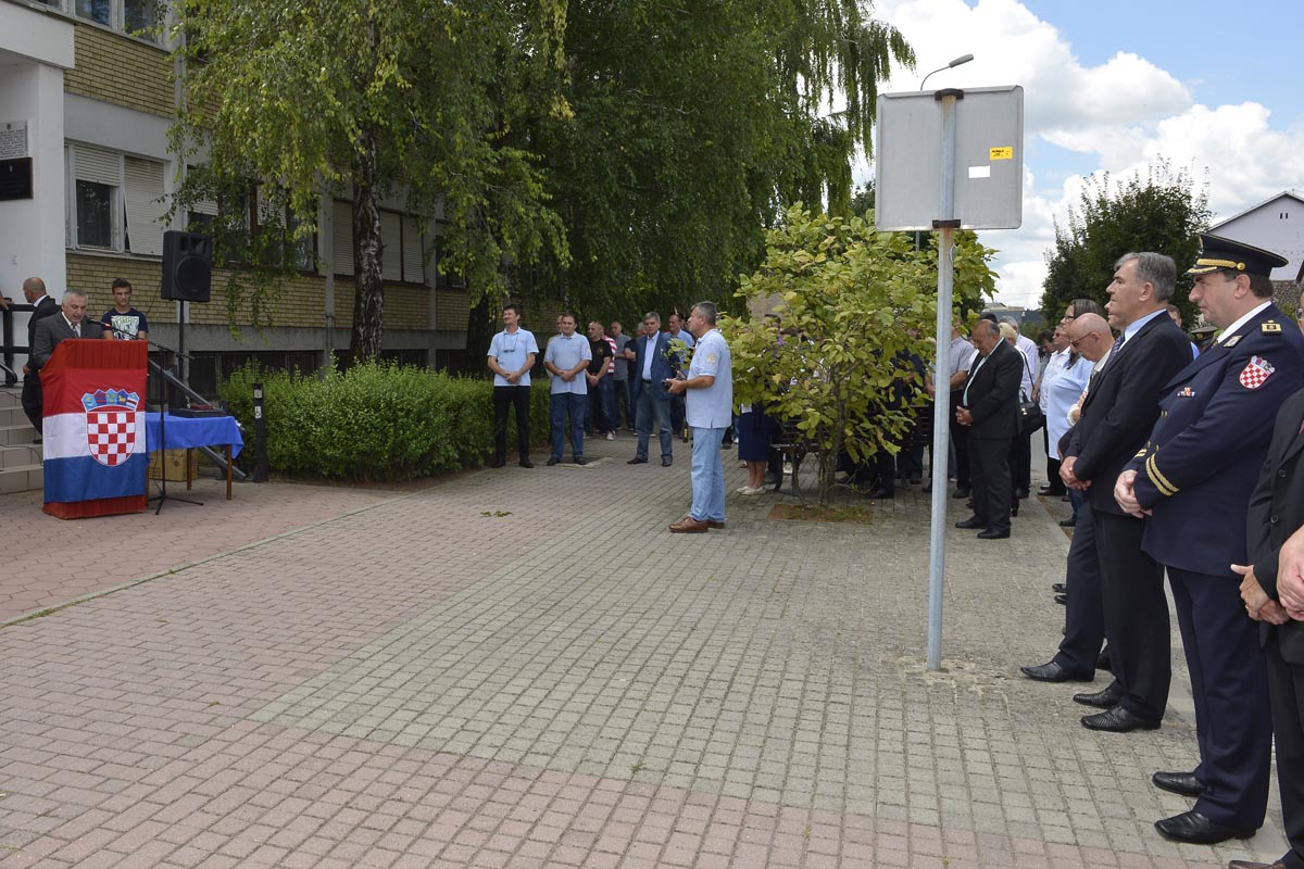 https://www.morh.hr/wp-content/gallery/25-godisnjica-pogibije-policijskih-sluzbenika-pp-beli-manastir/beli_manastir_13082016-23.jpg