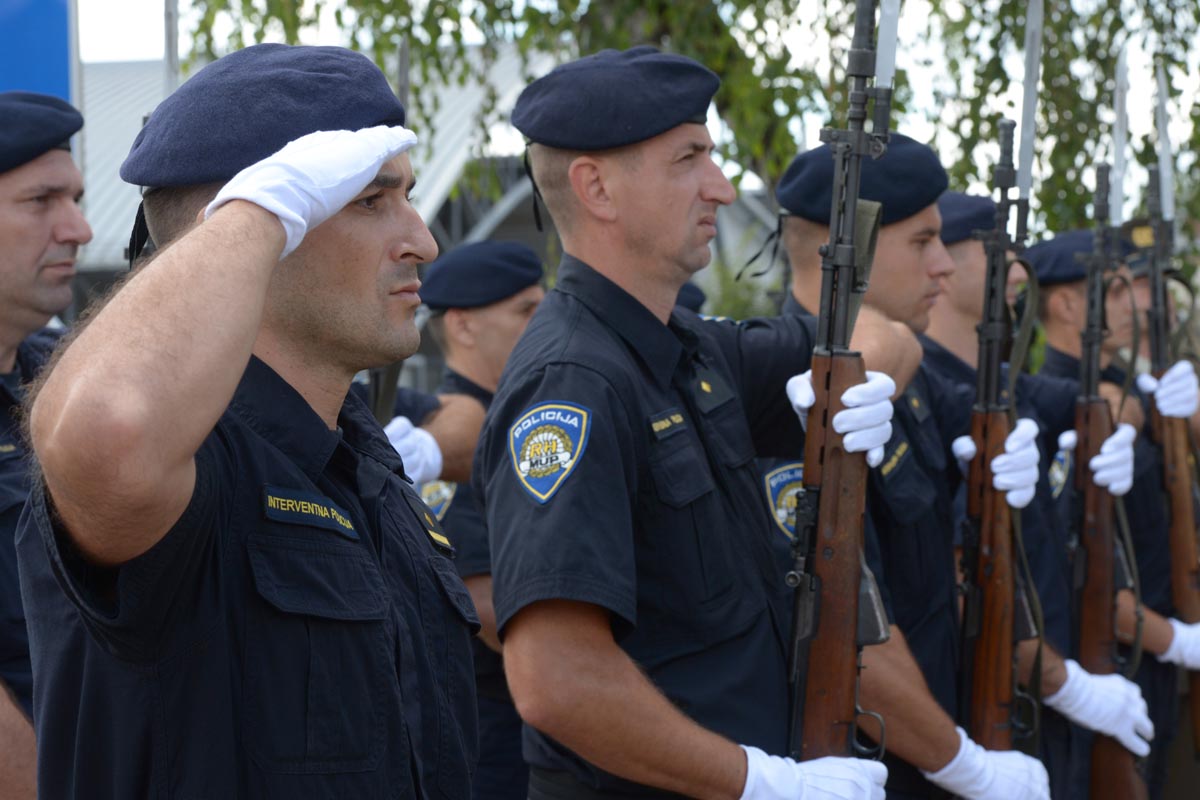 https://www.morh.hr/wp-content/gallery/25-godisnjica-pogibije-policijskih-sluzbenika-pp-beli-manastir/beli_manastir_13082016-3.jpg