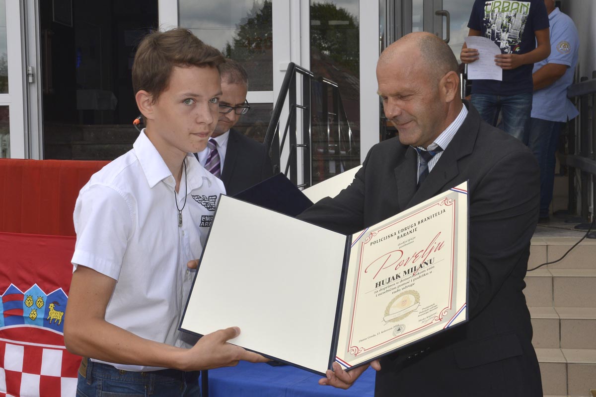 https://www.morh.hr/wp-content/gallery/25-godisnjica-pogibije-policijskih-sluzbenika-pp-beli-manastir/beli_manastir_13082016-30.jpg