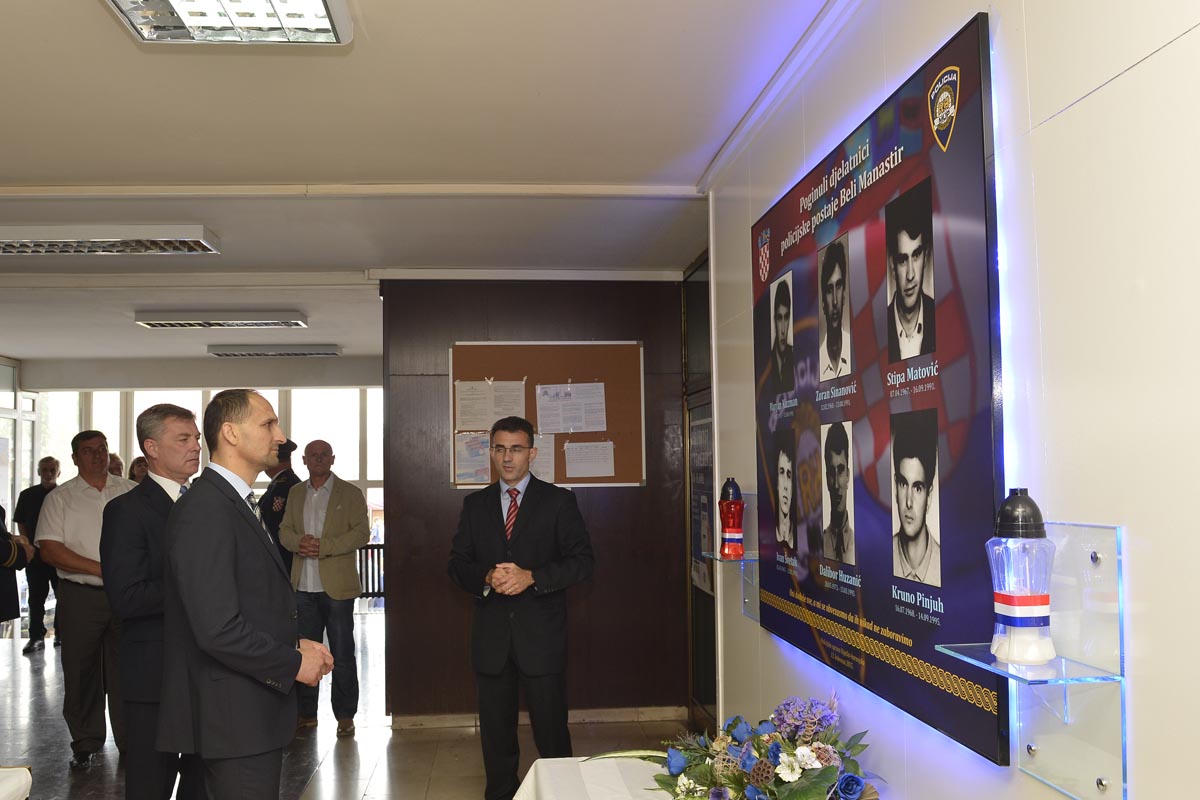 https://www.morh.hr/wp-content/gallery/25-godisnjica-pogibije-policijskih-sluzbenika-pp-beli-manastir/beli_manastir_13082016-33.jpg
